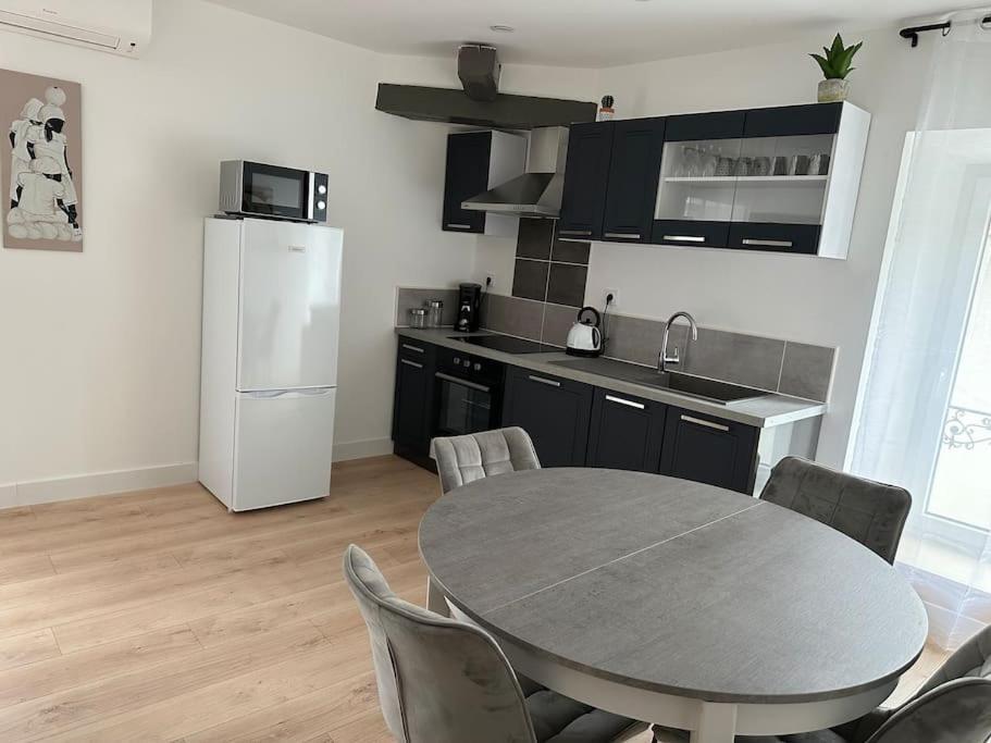 Chez Gaelle Apartment เทรเบส์ ภายนอก รูปภาพ